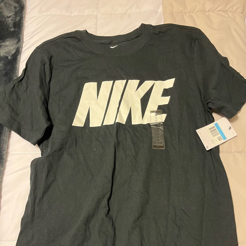 Medium black Nike tshirt.
